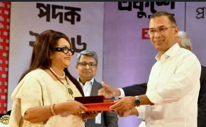 একুশে পদক হাতে ববিতা: উৎসর্গ করলেন যাঁকে, স্মরণ করলেন অনেককে