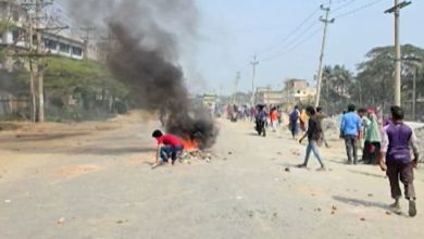 রণক্ষেত্র রূপগঞ্জ: পাওনা আদায়ের আন্দোলনে পুলিশ-শ্রমিক রক্তক্ষয়ী সংঘর্ষ...