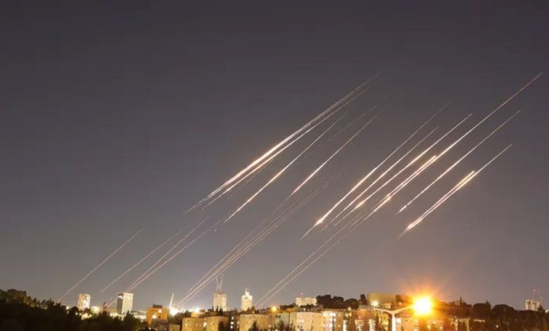 ইসরাইলে ইরানের ক্ষেপণাস্ত্র হামলা: পাল্টা হামলার দাবি, তেহরানে বিস্ফোরণ!