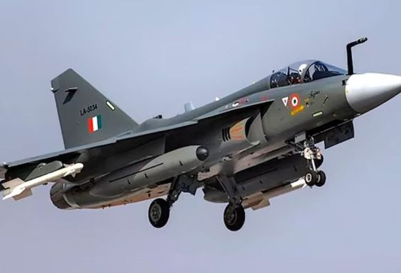 ভারতের নিজস্ব প্রযুক্তির তেজাস যুদ্ধবিমান আবারও বিধ্বস্ত, বাড়ছে নিরাপত্তা নিয়ে উদ্বেগ!