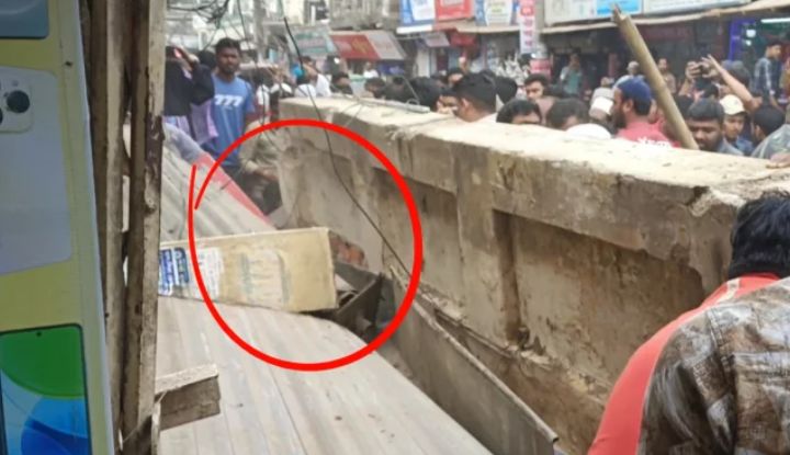 ঈদের কেনাকাটায় মর্মান্তিক শেষ, মায়ের সামনেই প্রাণ গেল কিশোরের