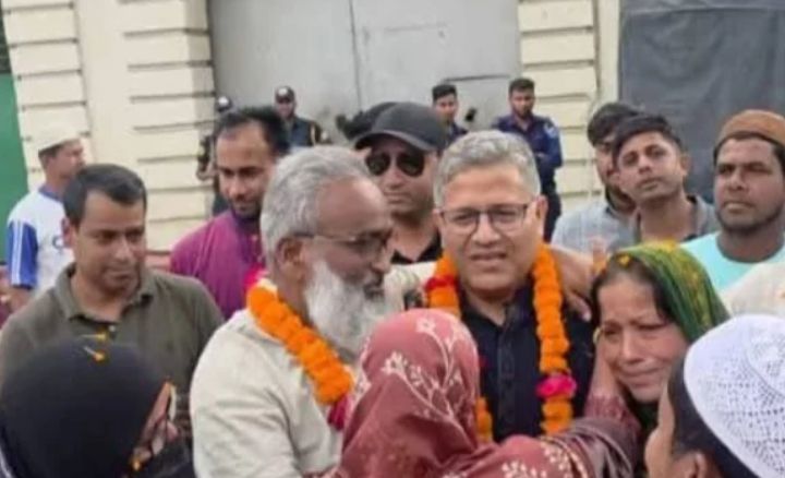 ১৭৫ দিন পর মুক্ত আ. লীগ নেতা, ফুল দিয়ে স্বাগত জানালেন বিএনপি এমপি