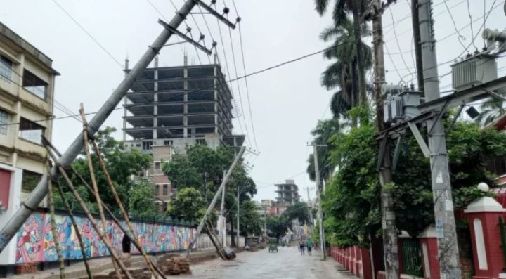 বৈদ্যুতিক খুঁটি বসাতে গিয়েই ঘটে গেল বিপদ; কুড়িগ্রামে ২ প্রাণহানি