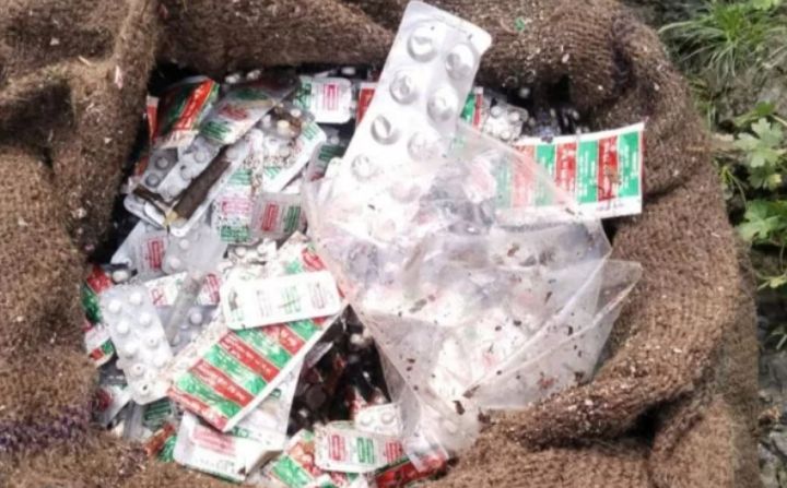 ব্রহ্মপুত্রে সরকারি ওষুধের বস্তা উদ্ধার: