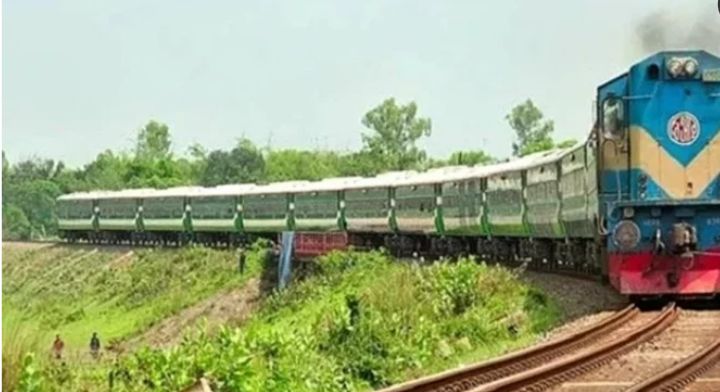 ঈদ ফিরতি ট্রেনের টিকিট বিক্রি শুরু আজ, জানুন সব নিয়ম!