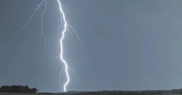 বজ্রপাতে দুইজনের মৃত্যু: দুর্গাপুর-খালিয়াজুরীতে শোক