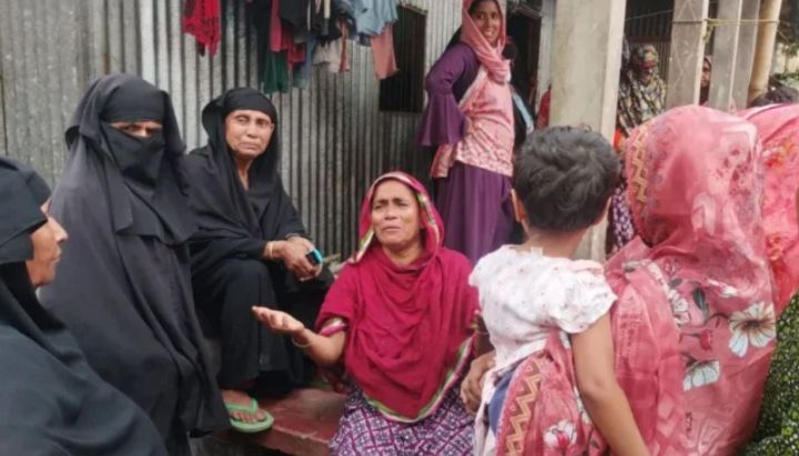 নরসিংদীতে নিখোঁজ শিশুর মরদেহ, প্রতিবেশীর ছাদে মিলল