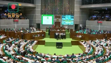 সংসদের বাজে হেডফোন: "লুটপাটের বোঝা!" ক্ষুব্ধ এমপি