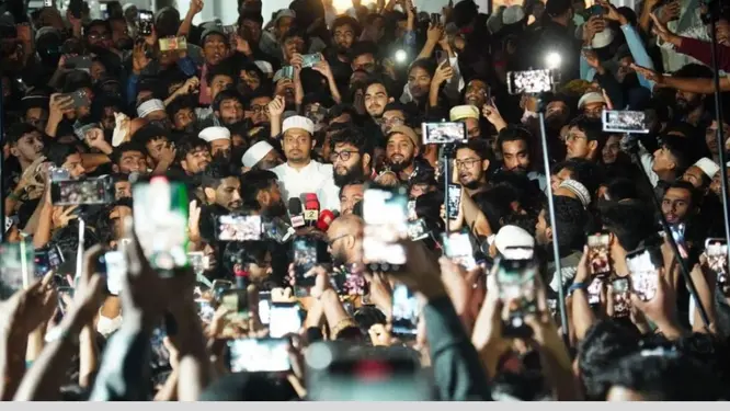 হাদি হত্যার বিচার চেয়ে সিলেট উত্তাল: প্রকম্পিত দরগাহ