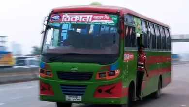 চলন্ত বাস থেকে ফেলে দেওয়া হলো শিক্ষার্থীকে, যা হলো এরপর!