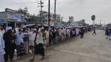 কাফনের কাপড় পরে রাজপথে নামল মানুষ, যা ঘটল গোদাগাড়ীতে!