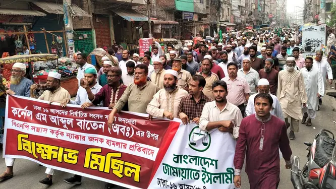 চাঁদাবাজির প্রতিবাদে এমপির ওপর হামলা: উত্তপ্ত মিরপুর