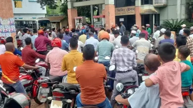 জ্বালানি তেলের আকাল: মজুত ধরে জেল-জরিমানা, তেল কিনতে গিয়ে কৃষকের মৃত্যু!