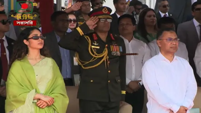 স্বাধীনতা দিবসে প্রধানমন্ত্রীর পাশে যা ঘটল: তোলপাড় দেশজুড়ে!