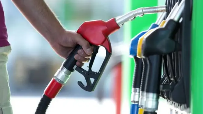 মধ্যপ্রাচ্যে যুদ্ধের ডামাডোল: তেলের দাম কোথায় গিয়ে ঠেকবে, জানলে চমকে যাবেন!