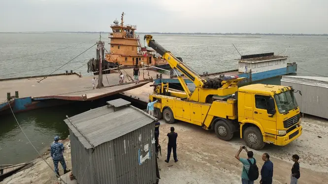 পদ্মার অতলে আরও তল্লাশি! শেষ চেষ্টা চলছে... কে আছে জীবিত?