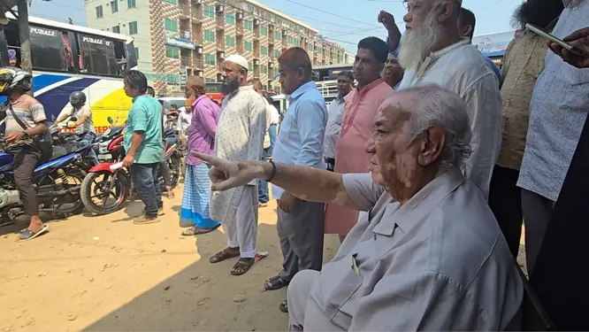 হঠাৎ তেলের পাম্পে এমপি, যা ঘটলো জানলে চমকে যাবেন!