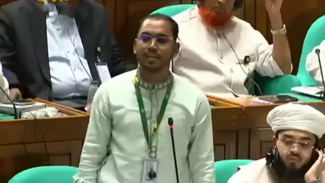 বাহাত্তরের নয়, জেন-জি চায় নতুন সংবিধান! সংসদ সদস্যের বিস্ফোরক দাবি!