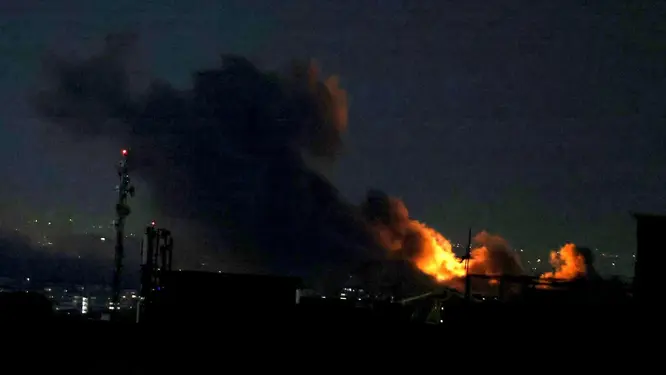 ইরানের গোপন অস্ত্র ভাণ্ডারে ইসরাইলের ভয়াবহ হামলা: যা ঘটল রাতে!