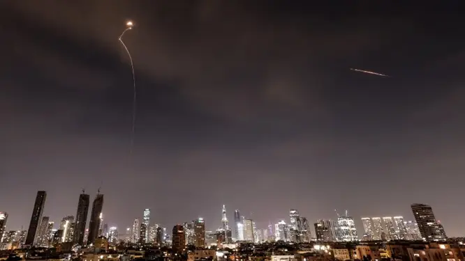 ২৪ ঘণ্টায় ইউএই'র আকাশ কাঁপিয়ে যা ঘটল… এবার ধরা পড়ল ১১ ক্ষেপণাস্ত্র, ২৭ ড্রোন!