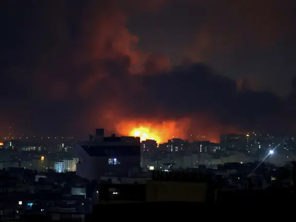 ইরানে যুক্তরাষ্ট্র-ইসরায়েলের হামলা, পাল্টা আঘাতে অস্থির পুরো অঞ্চল