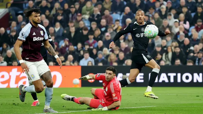 চেলসির ঘুরে দাঁড়ানো: পেদ্রোর হ্যাটট্রিকে শীর্ষ পাঁচে!