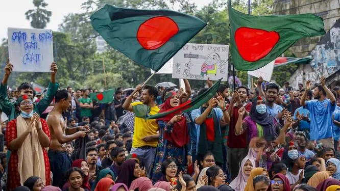 জুলাই বিপ্লব: কেন ঘটেছিল সেই রক্তে ভেজা আন্দোলন? জানলে শিউরে উঠবেন!
