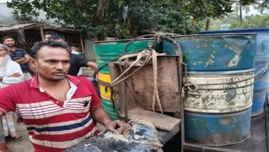 গোপন সংবাদের ভিত্তিতে যা ঘটল চাটমোহরে! বিশাল তেল ভান্ডার জব্দ, দুই ব্যবসায়ী আটক