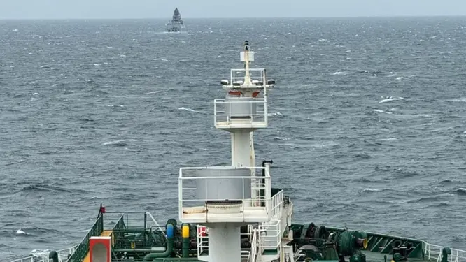 হরমুজ প্রণালি পেরিয়ে ভারতের দিকে এগোচ্ছে ৯৪ হাজার টন গ্যাস! যা ঘটল রাতে…