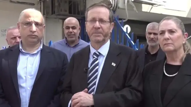 মিসাইল দেখে দৌড়! ভাইরাল ইসরাইলি প্রেসিডেন্টের পলায়ন