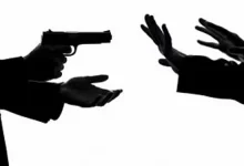 চাঁদা না দেওয়ায় চোখে সর্ষের তেল দিয়ে ঝাঁপিয়ে পড়ল সন্ত্রাসীরা! ব্যবসায়ীর ওপর যা ঘটল…