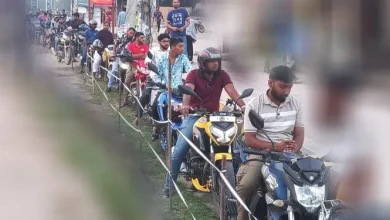 রূপসায় তেলের হাহাকার! ঘণ্টার পর ঘণ্টা লাইনে দাঁড়িয়েও মিলছে না মাত্র ১০০ টাকার তেল!