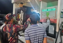 ‘তেল নেই’ স্টিকারের আড়ালে বিশাল মজুত! পাম্প ম্যানেজার কারাগারে, যা ঘটল রাতে...