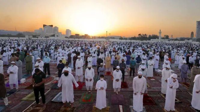 আমিরাতে ঈদ জামাত: খোলা মাঠে নামাজে হঠাৎ নিষেধাজ্ঞা!