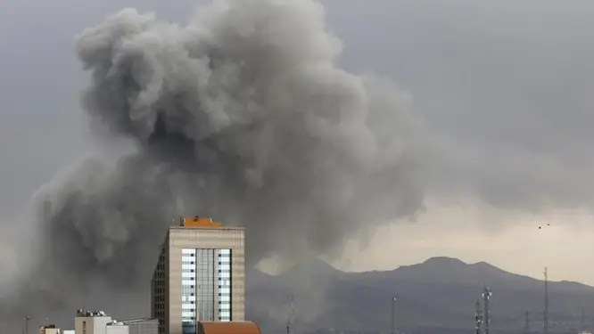 ইরানের দুই ইস্পাত কারখানায় হামলা! আচমকা সিদ্ধান্তে যুদ্ধের দামামা?