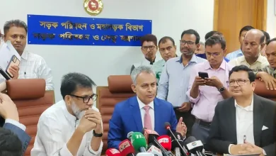 ফেরিতে যাত্রীরা নামবে আগে, খালি বাসে নামবে মন্ত্রীর কঠোর নির্দেশ!