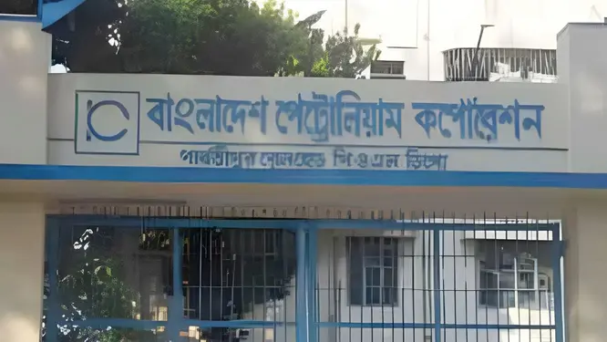 ভারত থেকে আসছে আরও ৭ হাজার মেট্রিক টন ডিজেল! জ্বালানি সংকট কি কাটবে?