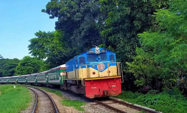 সিলেটের পথে হঠাৎ আটেক উপবন এক্সপ্রেস! যাত্রীদের মাঝে তীব্র আতঙ্ক