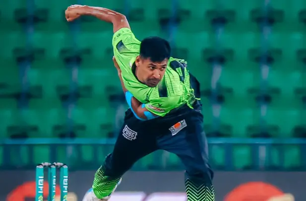 মোস্তাফিজের বোলিংও বাঁচাতে পারল না লাহোরকে! তবে কি শেষ রক্ষা হবে?