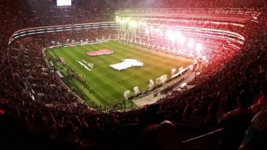 বিশ্বকাপের আগেই স্টেডিয়ামে গ্যালারি উপচে পড়া ভিড়, কিন্তু বাইরে কী ঘটল?