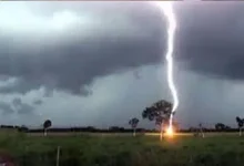 রান্নাঘরে কাজ করার সময় বজ্রপাতে মৃত্যু, অসহায় পরিবার