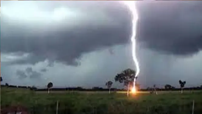 রান্নাঘরে কাজ করার সময় বজ্রপাতে মৃত্যু, অসহায় পরিবার