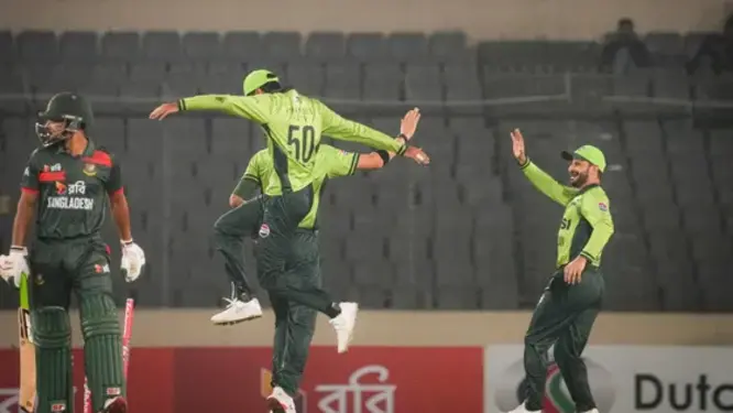 বৃষ্টিতেও রক্ষা নেই: পাকিস্তানের কাছে বিধ্বস্ত মিরাজরা!