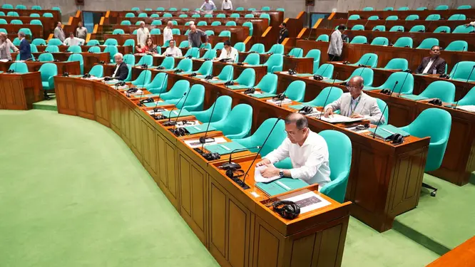 প্রধানমন্ত্রীর হঠাৎ সংসদে আগমন: যা ঘটল ৫ মিনিট আগে!
