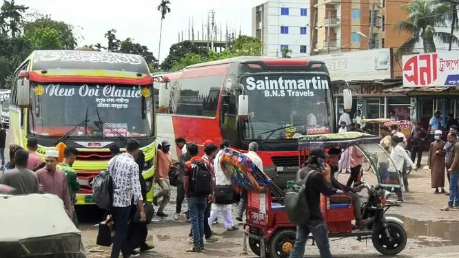 ঈদ শেষে বাড়ি ফেরা যাত্রীদের চোখে জল! দ্বিগুণ ভাড়া আদায়ে দিশেহারা