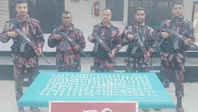 সীমান্তে ৫ লাখ টাকার নিষিদ্ধ কীট জব্দ, বাড়লো উদ্বেগ!