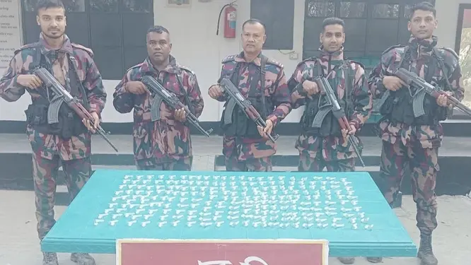 সীমান্তে ৫ লাখ টাকার নিষিদ্ধ কীট জব্দ, বাড়লো উদ্বেগ!