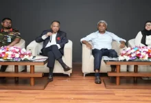 পল্লী বিদ্যুতের কর্মকর্তাদের সঙ্গে মন্ত্রীর বৈঠক: কী আসছে বড় পরিবর্তন?