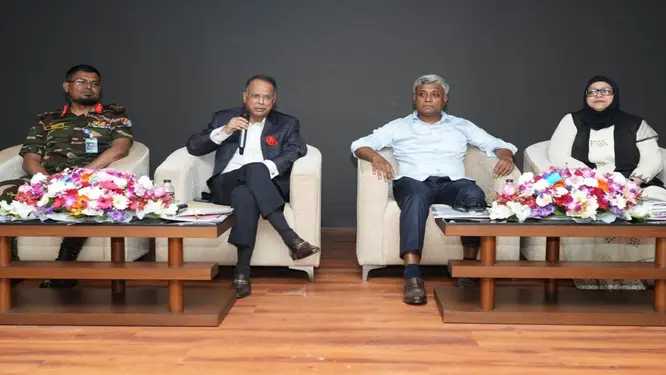 পল্লী বিদ্যুতের কর্মকর্তাদের সঙ্গে মন্ত্রীর বৈঠক: কী আসছে বড় পরিবর্তন?