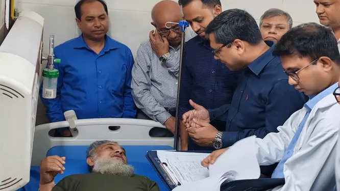 শহীদ মীর মুগ্ধের বাবার পাশে প্রধানমন্ত্রী! যা বললেন তিনি...